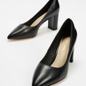 🆕️Manolo Blahnik Women's Black Mid Heel Shoes Size 35 US 5